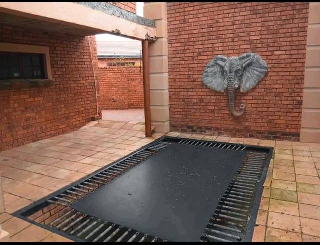 5 BEDROOM HOUSE FOR SALE IN GEDULD